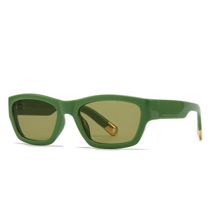 Lunettes de soleil carrées oversize avec monture vert herbe et verres jaunes translucides
