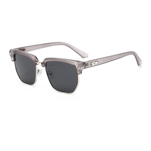 Lunettes de soleil carrées demi-cerclées avec verres gris et détail frontal en métal