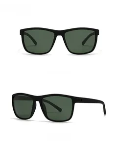 Vues frontale et latérale des lunettes de soleil polarisées noir mat, verres verts