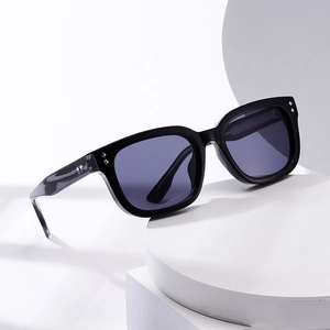 Square Frame Sunglasses UV400 Protection PC Lens Retro Ins Style Metal Rivet Decor For Men Women