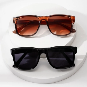 Square oversized unisex sunglasses in amber tea and glossy black frames with gradient lenses