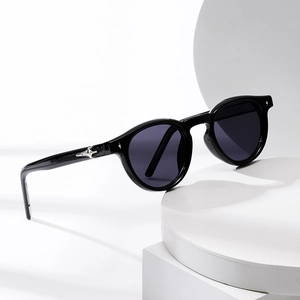 Retro Square Sunglasses Men Women UV400 Protection Fashion Mirror Metal Star Decor Glasses For Outdoor Travel Driving