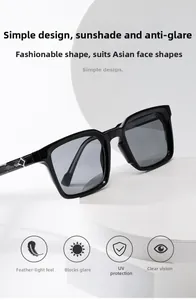Détail macro de lunettes de soleil carrées noires avec verres UV et décorations en métal