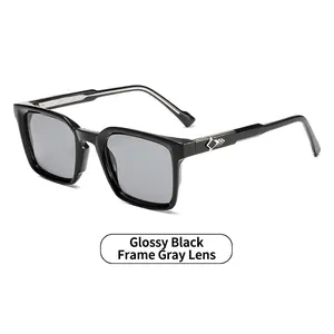 Lunettes de soleil carrées noir brillant avec verres gris et détails argentés