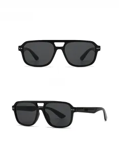 Lunettes de soleil carrées à dessus plat avec monture noire et détails argentés