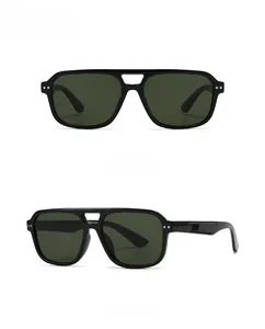 Vues détaillées de face et de profil à 45 degrés de lunettes aviateur noires carrées