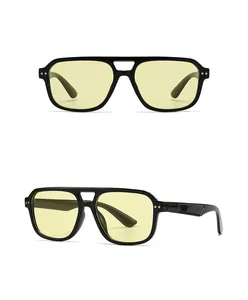 Lunettes de soleil carrées à dessus plat, monture noire et verres jaunes, vues de face et de côté