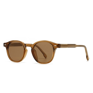 Classic round polarized sunglasses with amber transparent frame and brown lenses