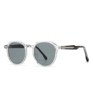 Klassische runde Polarisations-Sonnenbrille mit transparentem Rahmen und grauen Gläsern