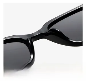Nahaufnahme der bequemen integrierten Nasenpads einer schwarzen glänzenden Sonnenbrille