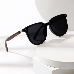 Polarized Sunglasses UV400 Protection Square Plastic Frame Wood Grain Temples Vintage Retro Fashion Unisex Eyewear