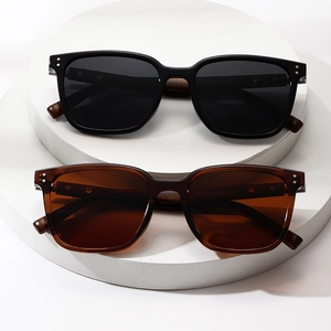 Classic polarized square sunglasses in black and amber colors with wooden temples