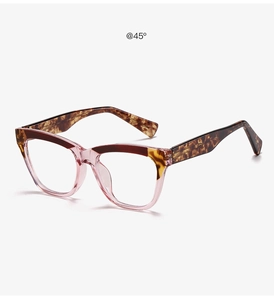 Vue détaillée à 45 degrés de lunettes œil de chat en acétate rose et monture écaille