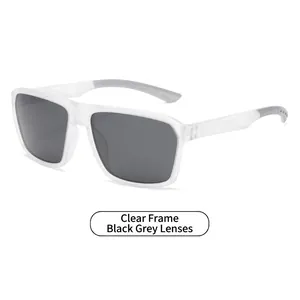 Klassische polarisierte quadratische Sonnenbrille mit transparentem mattem Rahmen