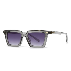 Gafas de sol cuadradas gris transparente con lentes degradados púrpuras y toques oro