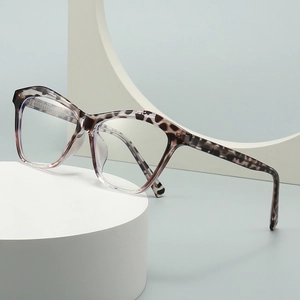 Retro cat-eye diamond leopard print sunglasses with stylish tortoise frame and clear lenses
