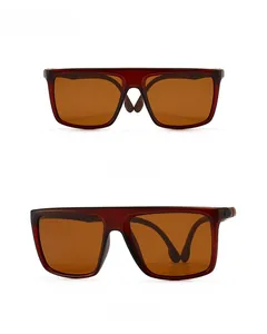 Lunettes de soleil carrées marron avec monture translucide, vues de face et de profil 45°