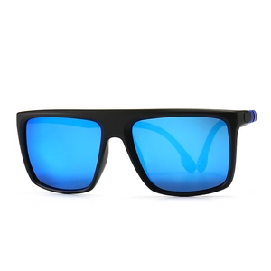 Lunettes de soleil carrées à monture noire mate avec verres bleus réfléchissants
