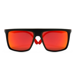 Lunettes de soleil carrées à monture noire et verres miroir polarisés rouges de sport