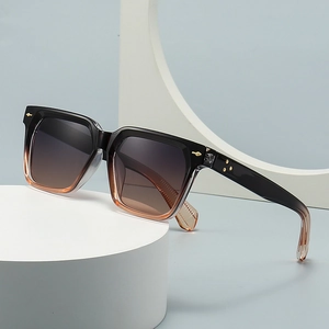 Fashion square butterfly sunglasses with amber gradient frame and star metal rivets