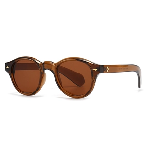 Retro bernsteinfarbene runde Sonnenbrille mit Blaulichtfilter und goldene Nieten