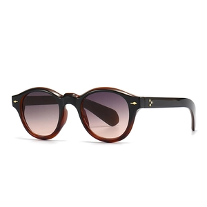 Retro-Sonnenbrille mit schwarzem bis bernsteinfarbenem Farbverlauf und Metallnieten