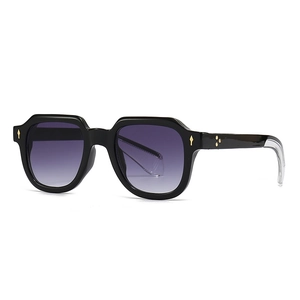 Lunettes de soleil rétro oversize avec monture noire et verres dégradés violets