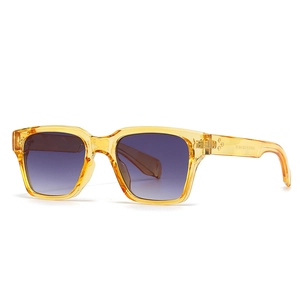 Lunettes de soleil carrées papillon avec monture ambre translucide et verres dégradés violets