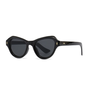 Trendige schwarze Schmetterling Cat-Eye Sonnenbrille mit Goldnieten für Damen Streetstyle