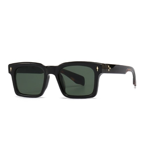 Lunettes de soleil rétro carrées œil de chat noires avec rivets dorés et détails léopard