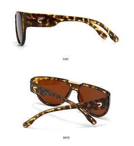 Vue détaillée latérale et arrière des lunettes papillon écaille avec logo C doré