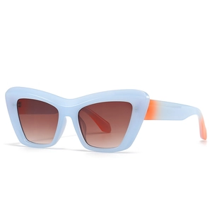 Occhiali da sole cat-eye con montura azzurra e stanghette sfumate arancioni