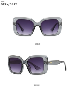 Moderne quadratische Sonnenbrille mit grauen transparenten Rahmen und lila Gläsern