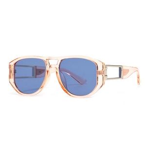 Moderne Retro-Sonnenbrille mit quadratischem transparentem orangefarbenem Rahmen