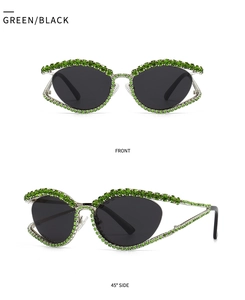 Vues détaillées des lunettes de soleil œil-de-chat ornées de strass verts et verres sombres