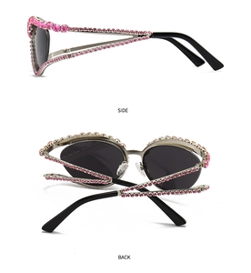 Vues détaillées latérale et arrière de lunettes œil de chat avec strass roses et verres
