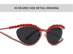 Lunettes œil de chat avec strass rouges et monture métal sous un angle de 45 degrés