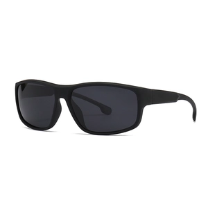 Lunettes de soleil polarisées carrées noir mat avec design sportif enveloppant