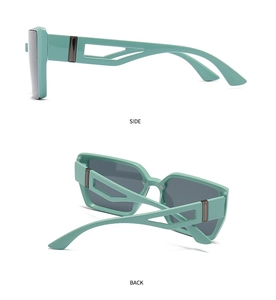 Détail de lunettes de soleil carrées vert menthe avec branches géométriques ajourées en métal