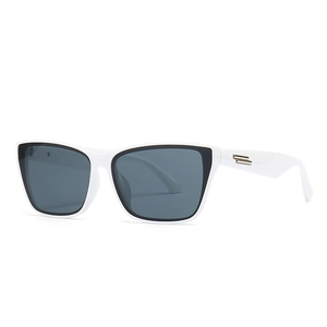 Lunettes De Soleil Oeil De Chat Mode Protection UV400 Monture PC Décor Métal Lunettes Élégantes Femmes Extérieur