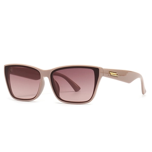 Lunettes de soleil œil de chat modernes roses pour femmes avec verres dégradés et détails dorés