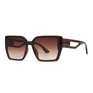 Lunettes de soleil carrées modernes avec verres dégradés bruns et branches ajourées