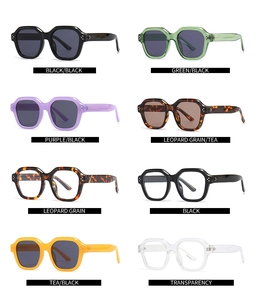 Vue détaillée de lunettes de soleil polygonales avec rivets triples et montures épaisses