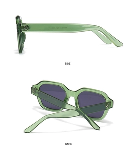 Vue détaillée de lunettes de soleil carrées vert translucide avec rivets en métal