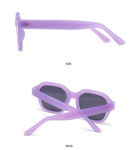 Détails de lunettes de soleil géométriques violettes montrant les angles latéral et arrière