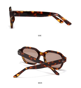 Détails des lunettes de soleil en écaille avec monture rétro et rivets argentés