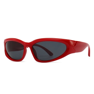 Lunettes de soleil de sport rétro avec monture rouge brillant et verres fumés