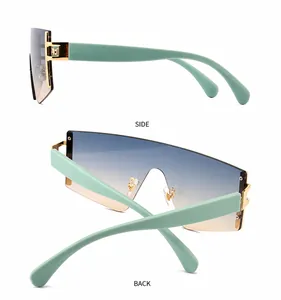 Seiten- und Rückansicht der mintgrünen Sonnenbrille mit Golddetails und blauem Verlaufsglas