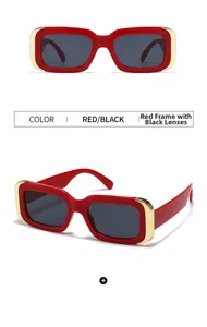 Détail de lunettes carrées rouges rétro avec verres gris et accents dorés élégants