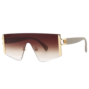 Überdimensionale Retro-Rock-Sonnenbrille mit braunem Verlauf und goldenen Metallakzenten